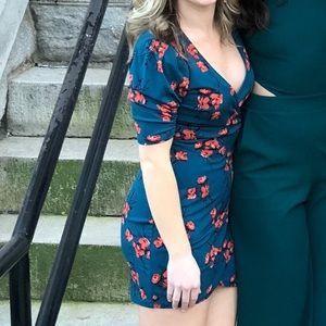 All in Favor sleeved floral dress. Body con fit with plunging neckline. Size XS